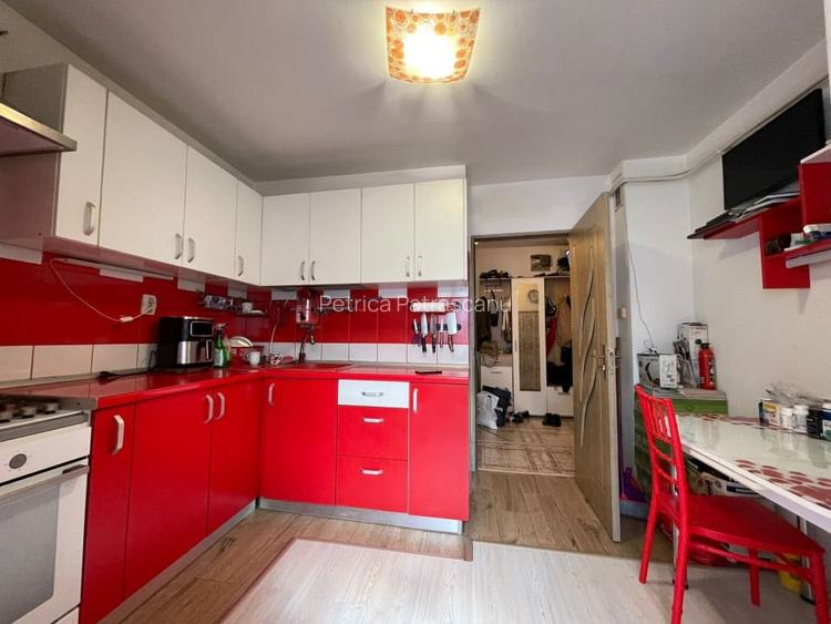 Apartament de vanzare, 3 camere, Etajul 1, zona Canta - Profi, Iasi
