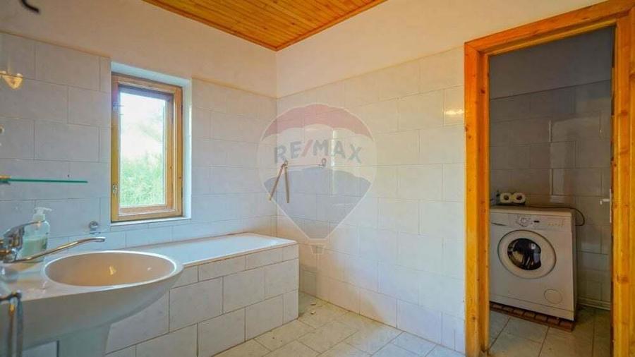 Casa / Vila de vanzare Fundata- Romania - 9