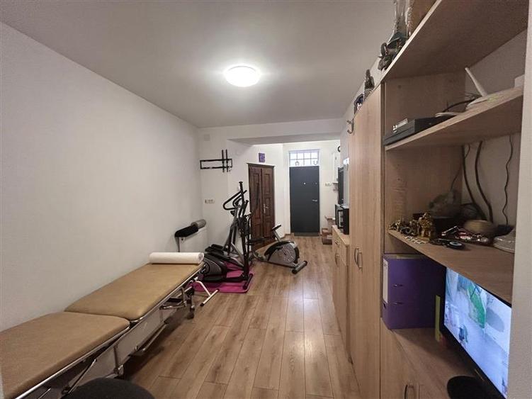 RESITA- CHIRIE, CABINET MEDICAL, SPATIU COMERCIAL SAU APARTAMENT LA CURTE; 2 cam - 4