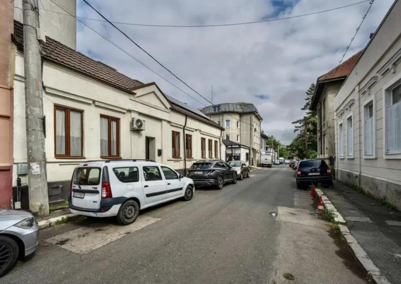 In Cartierul Evreiesc, casa 3 camere pivnita si mansarda - 14