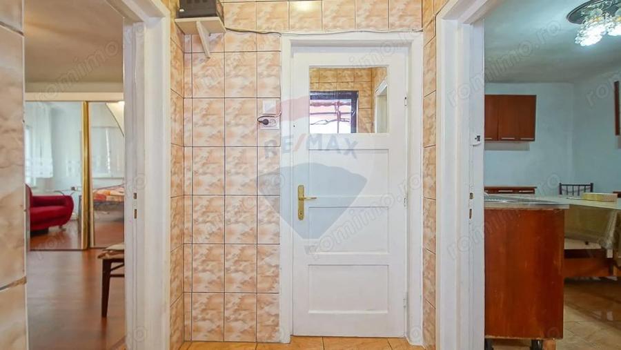 Proprietate cu 2 apartamente ?i garaj, Schei - 2