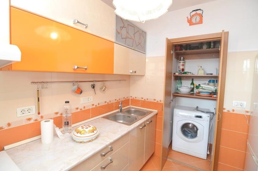 Apartament cu 3 camere decomandat în Iancului