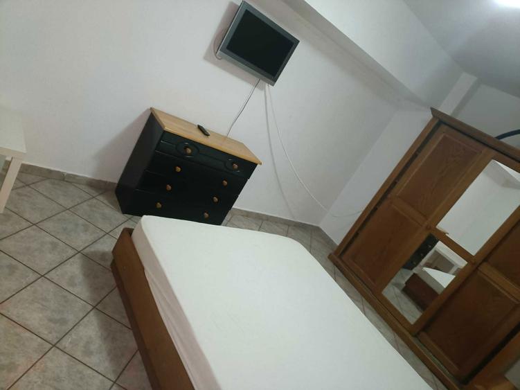 Proprietar inchiriez garsoniera,Spitalul Judetean, gaze, etaj 1/7, vedere spre parc, zona centrala termen lung - 1