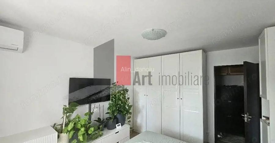 Apartament cu 3 camere de vanzare in zona Chibrit/1 Mai/Calea Grivitei