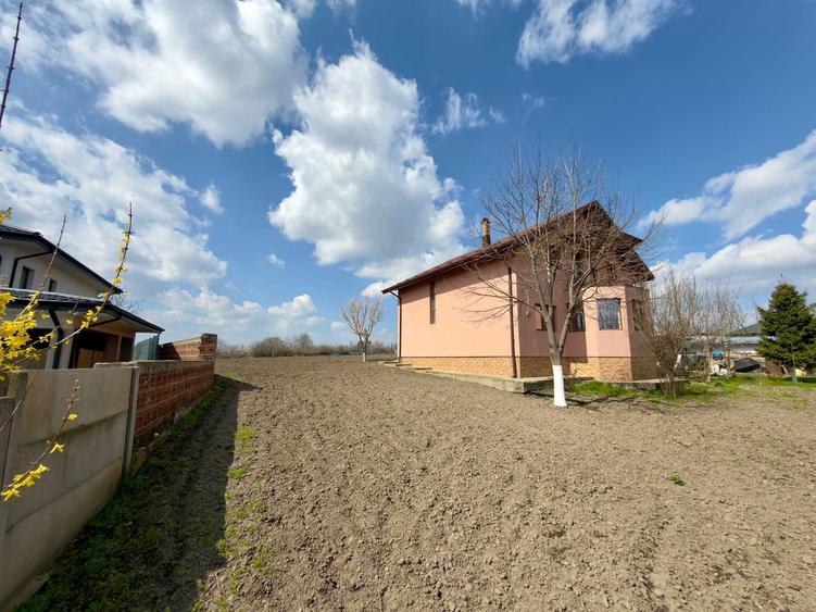 Casa P+1, 173 mp utili, teren 1220 mp la gri 5 min Tatarasi la intrare Holboca - 1