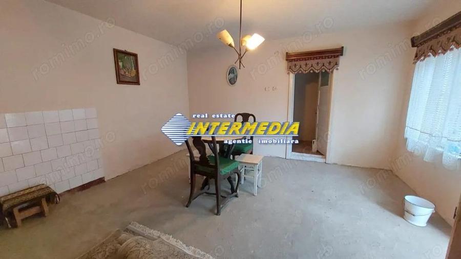 Casa cu 2 camere si 600mp teren in Blaj - 1