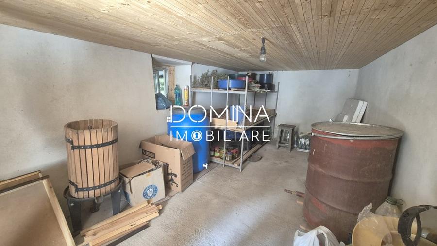 Vanzare casa traditionala situata in Bengesti-Ciocadia, strada Linia Mare - 9