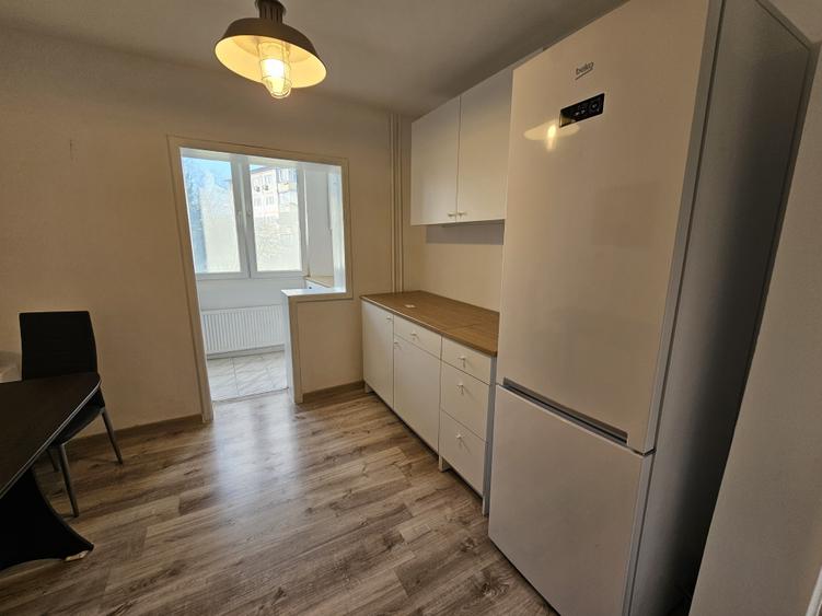 la 10 minute de Spitalul Judetean, la etajul 1-ambient placut si primitor - 1