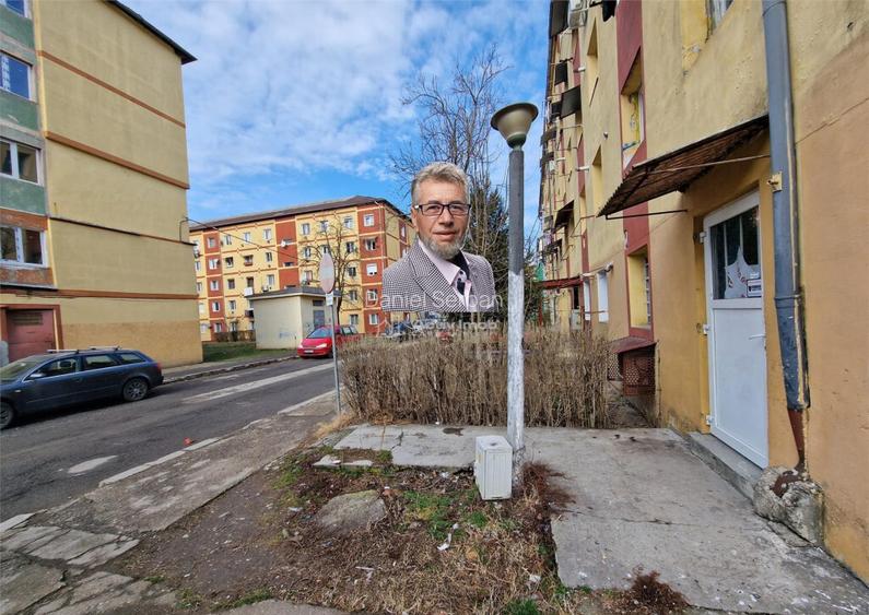 Resita CHIRIE sau VANZARE Spatiu Com.Parter,Zona Aglomerata