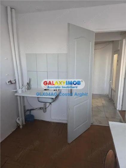 Vindem garsoniera in zona Razboieni-biserica , etaj 2, decomandata - 9
