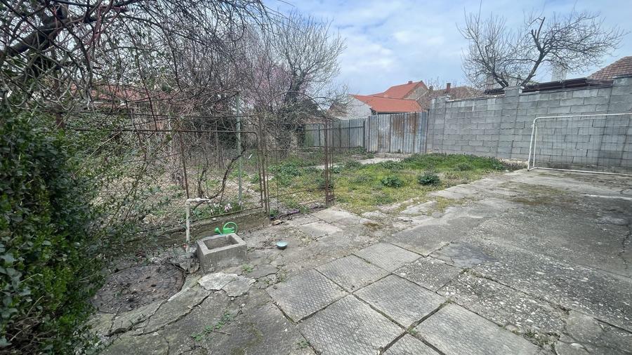 Casa de vanzare cu teren 572 mp si front generos 21 ml - 4