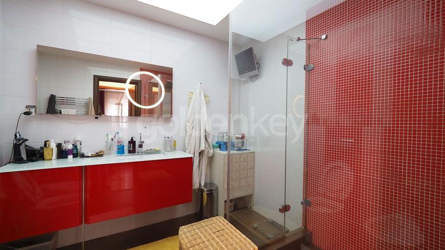 Apartament spatios cu 4 camere, 3 bai | 250mpc | 2 garaje - 10