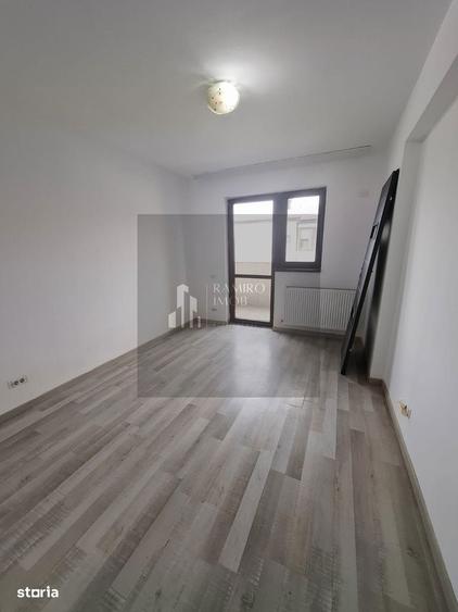 Apartament cu 3 camere decomandat în Metalurgiei