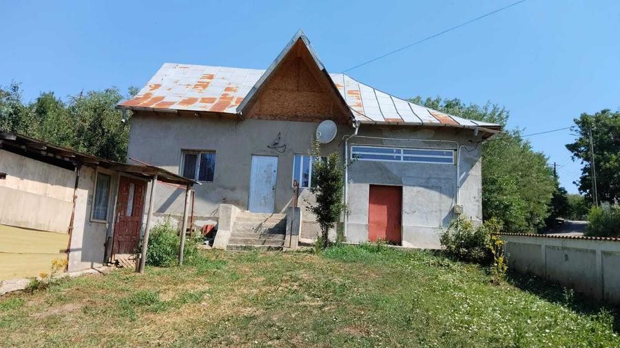 Casă cu 2 camere în Bujoi