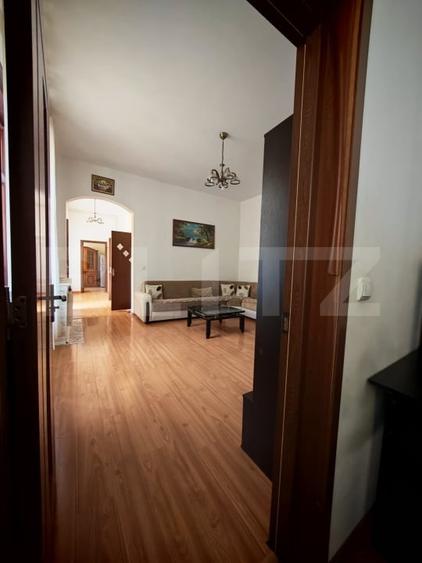 Apartament cu 3 camere decomandat, mobilat în Traian