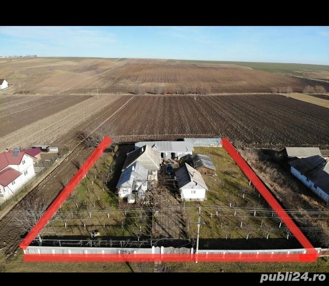 Casă cu 2 camere cu Teren 17.5 Mp în Fălticeni
