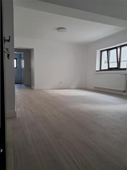 Apartament cu 2 camere semidecomandat în Dămăroaia