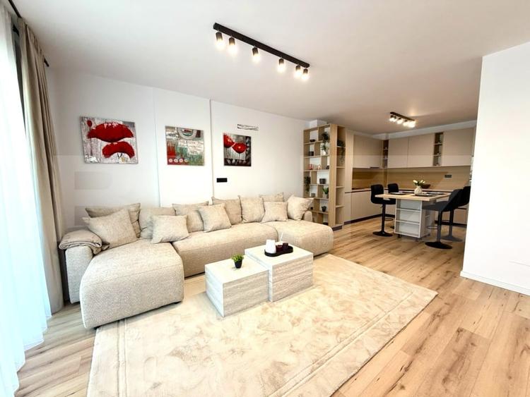 Apartament cu 2 camere semidecomandat, mobilat în Mărăști