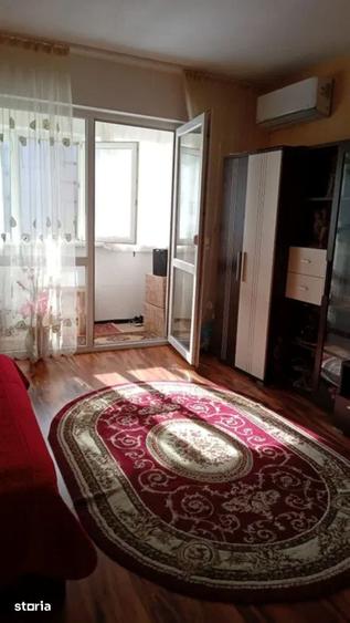 Garsonieră decomandată în Sud