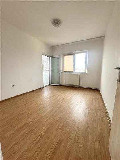 Apartament cu 4 camere decomandat în Km 4-5