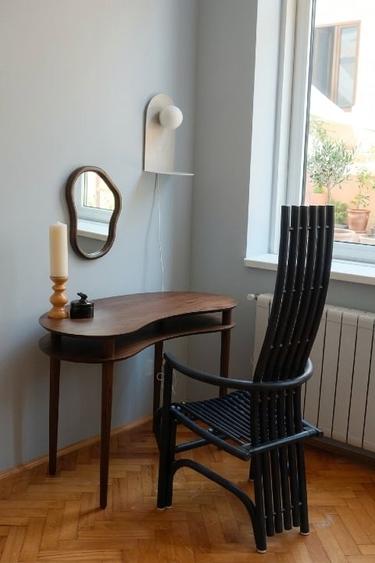 Apartament cu 3 camere semidecomandat, mobilat în Moșilor