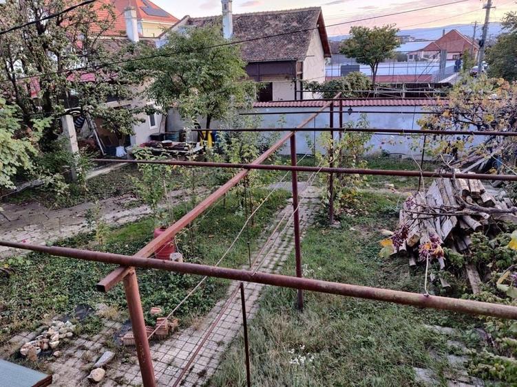 Casă cu 4 camere cu Teren 449 Mp în Piața Cluj