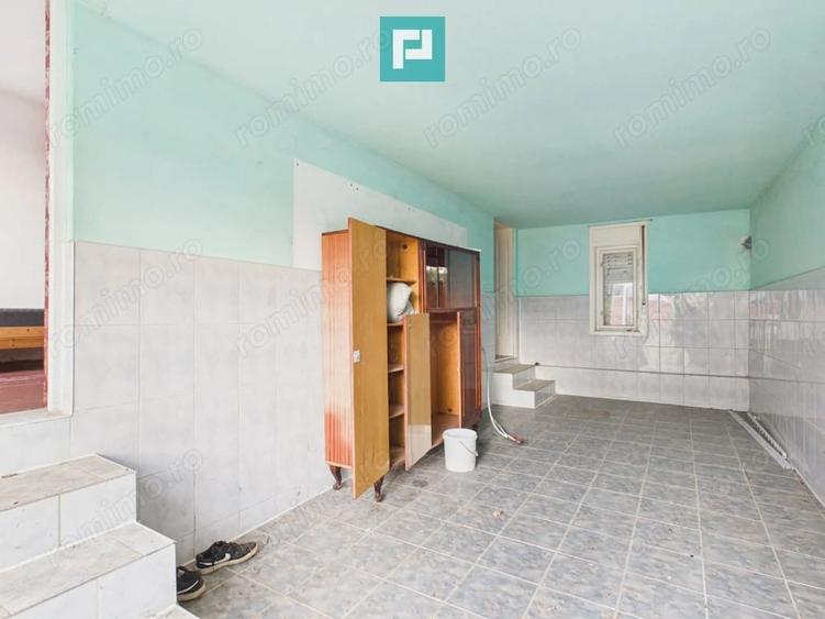 Casă cu 6 camere cu Teren 1556 Mp în Șiria