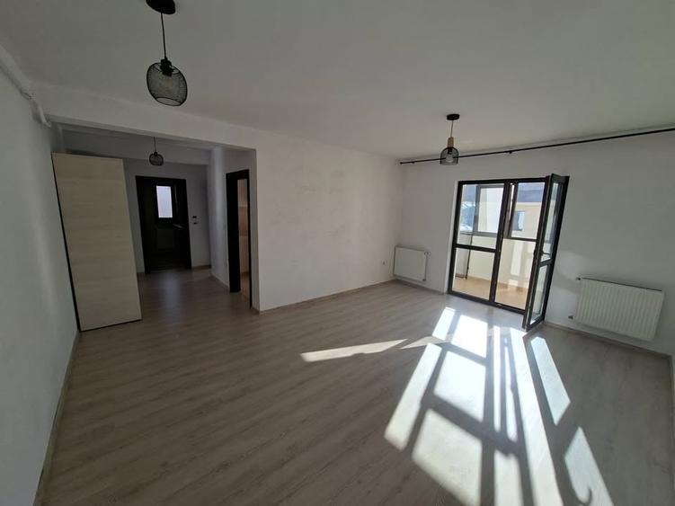 Apartament cu 3 camere decomandat în Popas Păcurari