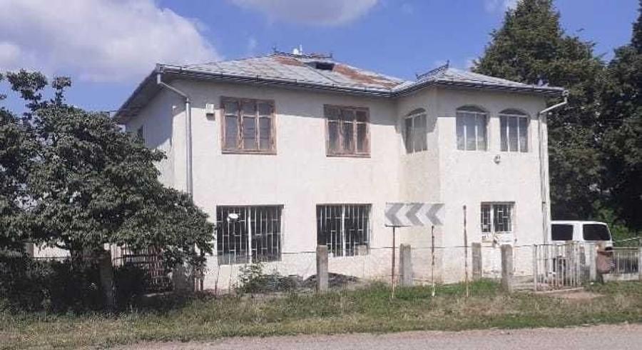 Casă cu 4 camere în Mitoc