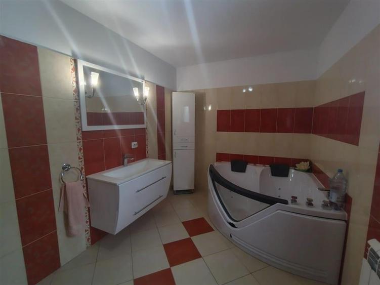 Casă individuală cu 5 camere cu Teren 1600 Mp în Moara