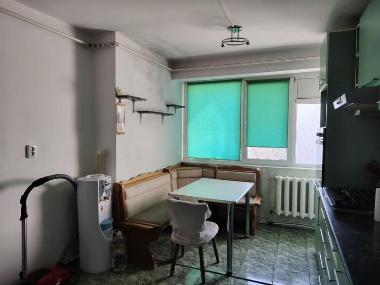 Apartament cu 3 camere decomandat, mobilat în Central