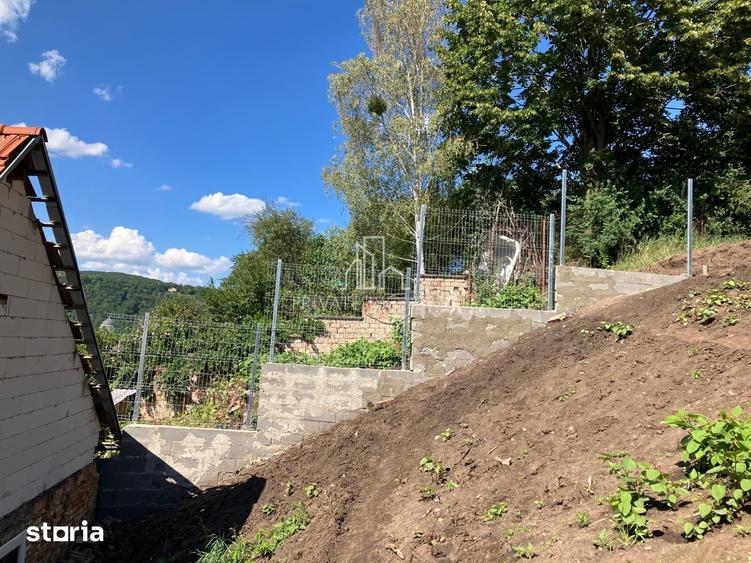 Casă cu 3 camere cu Teren 902 Mp în Central
