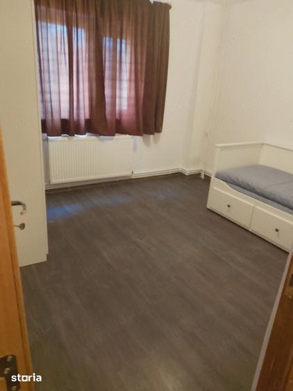 Apartament cu 4 camere în Văcăresti