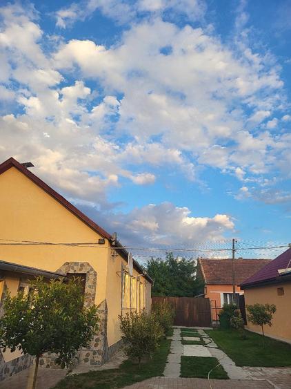 Casă cu 3 camere cu Teren 1400 Mp în Central