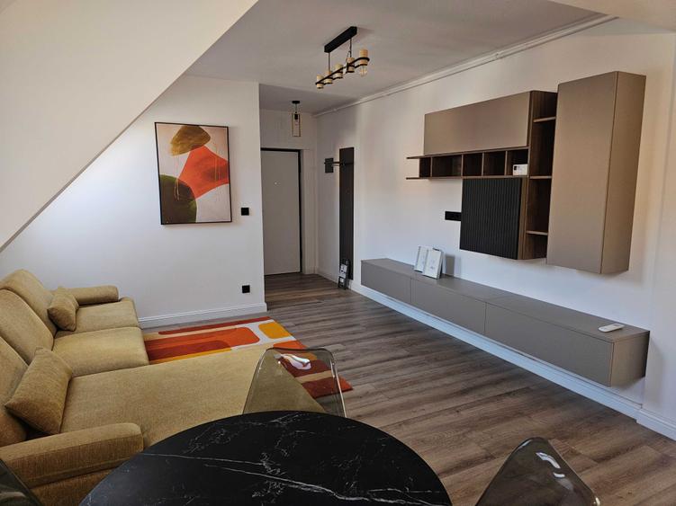 Apartament cu 3 camere decomandat în Exterior Vest