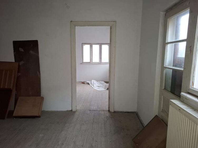 Casă individuală cu 12 camere cu Canalizare în Unirii