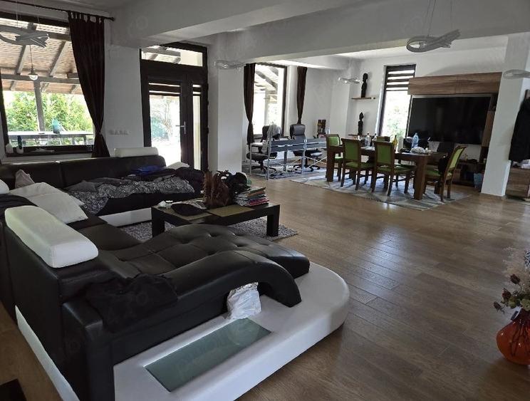 Casă cu 7 camere cu Teren 600 Mp în Traian