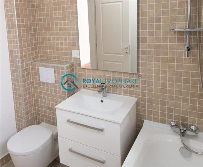 Penthouse cu 3 camere decomandat în Republicii