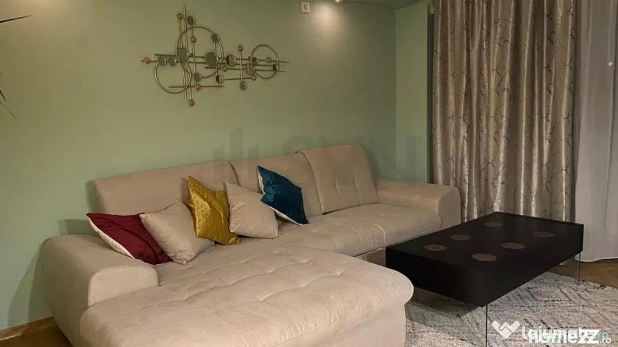 Apartament cu 3 camere decomandat în Victoriei