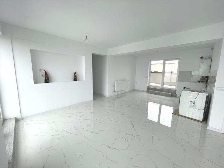 Penthouse cu 5 camere decomandat în Kogălniceanu