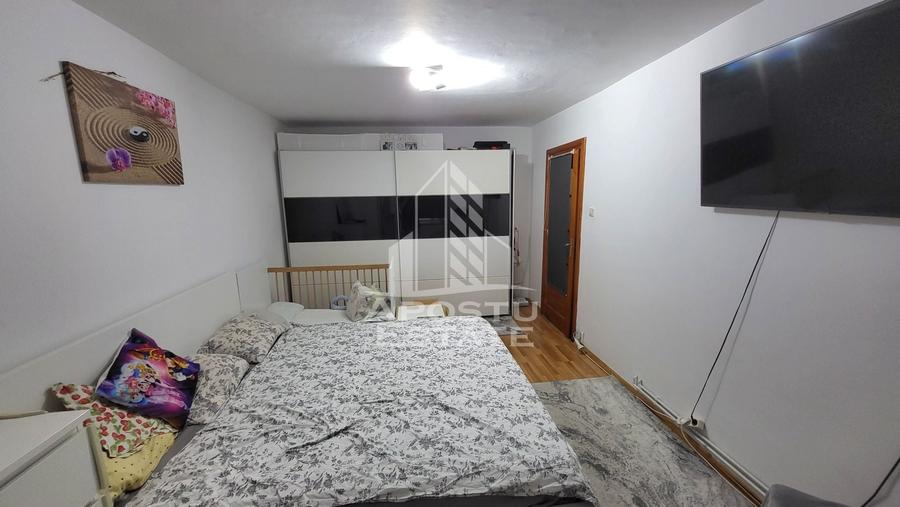 Apartament cu 4 camere decomandat, mobilat în Lipovei