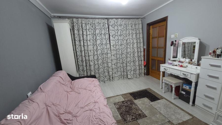 Casă cu 3 camere decomandat cu Teren 100 Mp în Brătianu