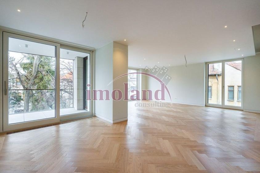 Apartament cu 4 camere decomandat în Dorobanți