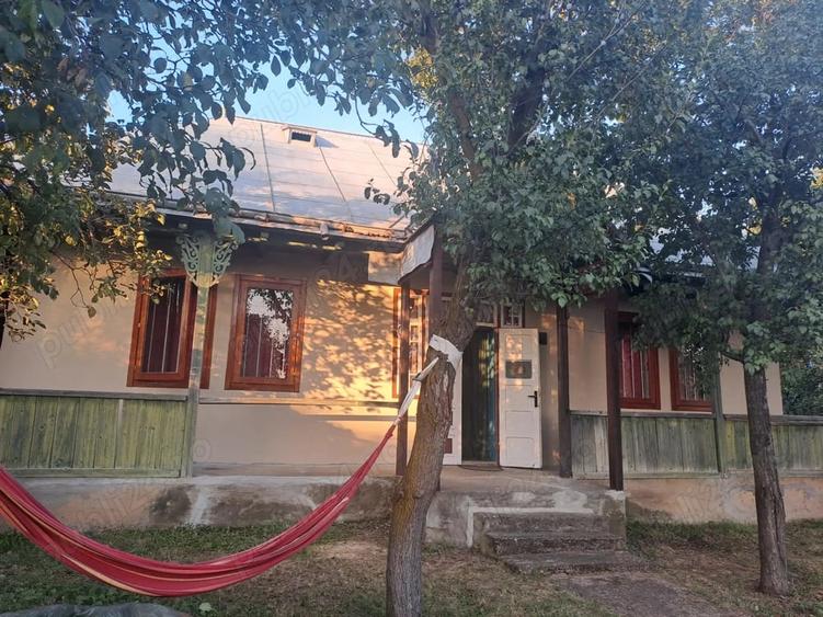 Casă cu 2 camere cu Teren 3200 Mp în Negri