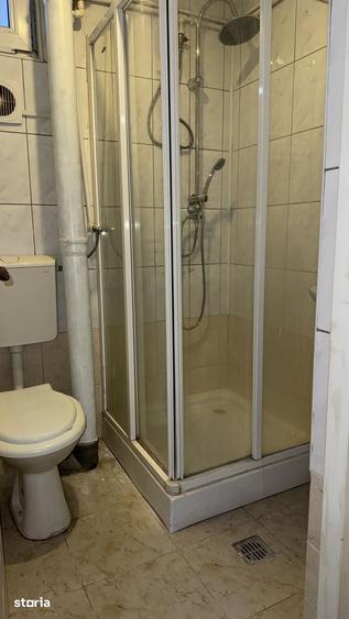 Casă cu 6 camere decomandat cu Teren 196 Mp în Sărărie