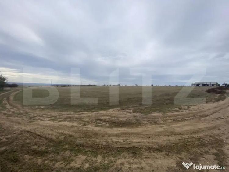 Teren partial intravilan 15000 mp, deschidere 136 m, zona Pa - 2