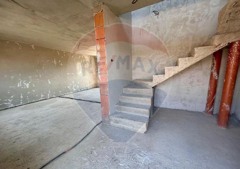 Casa de vanzare la gri cu 4 camere,teren 552mp in Les - 12