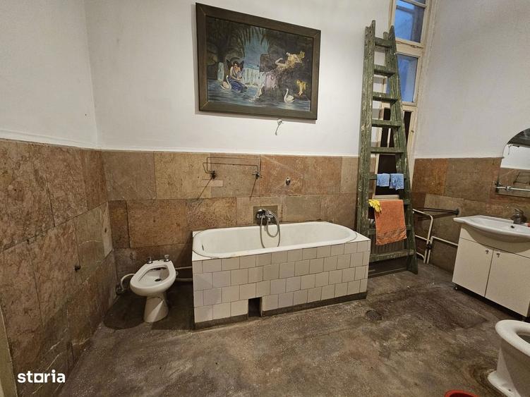 Vand apartament deosebit, la casa, etajul 1, Bulevardul Decebal - 9