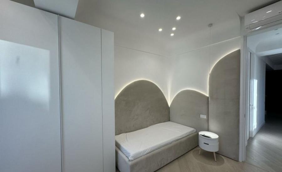 Apartament cu 4 camere decomandat în Tineretului