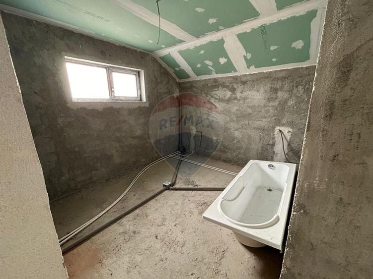 Casa / Vila cu 4 camere de vanzare in zona Ghercesti - 11